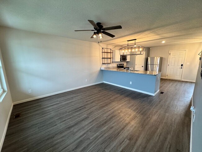 Building Photo - Dream House!! 4 Bedroom 3 Bath House in Davenport is a MUST SEE!!