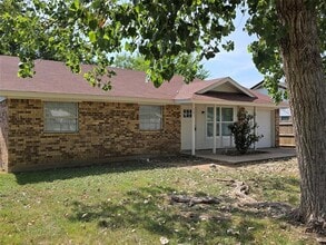 Building Photo - 721 N Cummings Dr