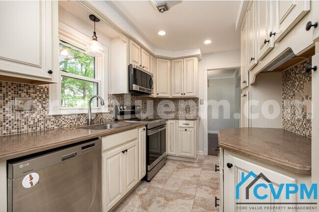 Building Photo - 600 Sandy Hill Rd
