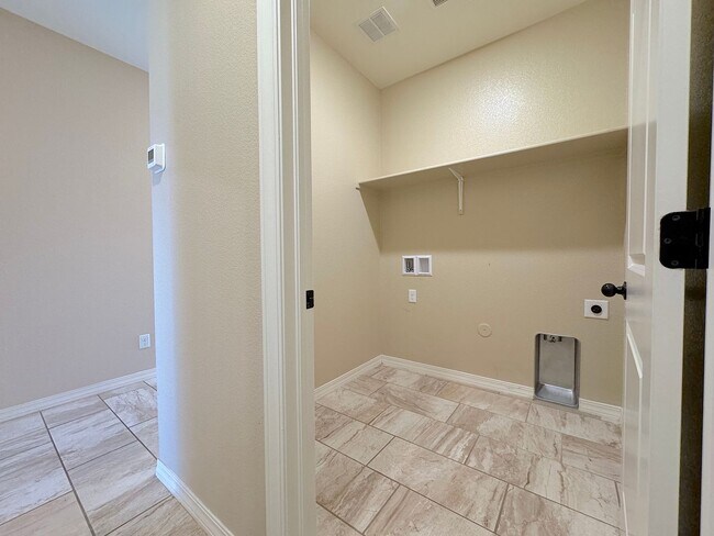 Building Photo - Northeast El Paso 4 Bed Refrig A/C!
