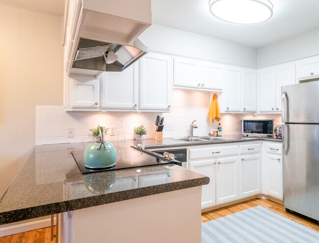 Building Photo - 2122 Hancock Dr