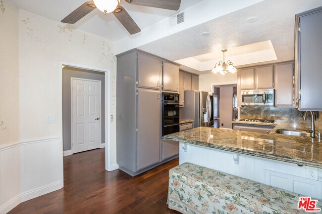 Building Photo - 4355 Ventura Canyon Ave