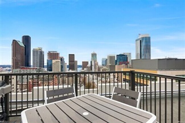 Building Photo - $250 off first month's rent!!!! Highly des...