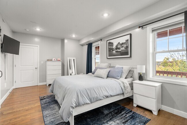 Building Photo - 47 Sargent St