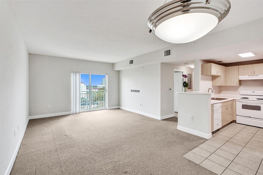 Building Photo - 50 Menores Ave