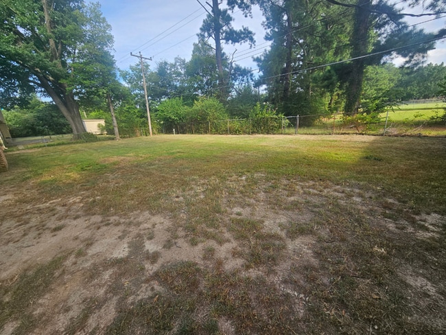 Building Photo - Massive 4BR/3BA Memphis Rental | Brick Fireplace & Built-Ins | Fenced Yard!