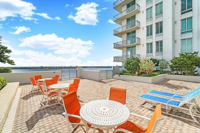 Building Photo - 300 S Australian Ave