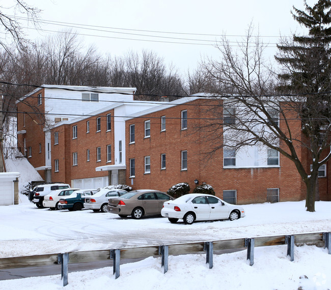 Building Photo - Meadowbrook Apartments