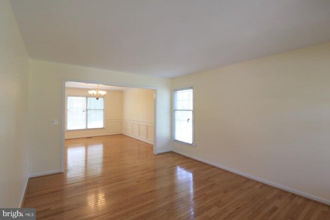 Building Photo - 1026 Bexhill Dr
