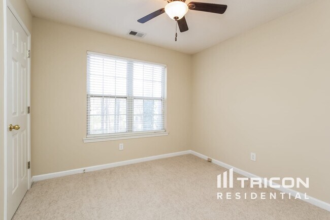 Building Photo - 6250 Glen Brooke Dr