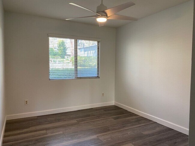 Building Photo - Peaceful Coastal Living in Encinitas