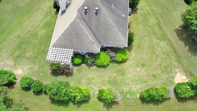 Building Photo - ***Special*** 50% Off the First Month Rent...