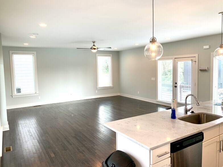 1st Floor Family Room - 3308B Trevor St