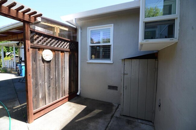 Building Photo - 126 22nd Ave