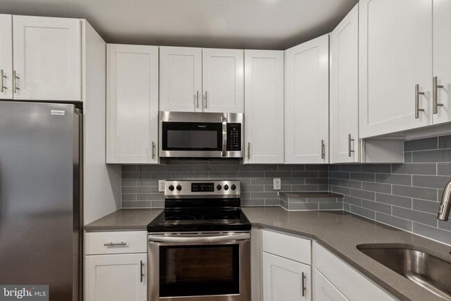 Building Photo - 814 N Uber St