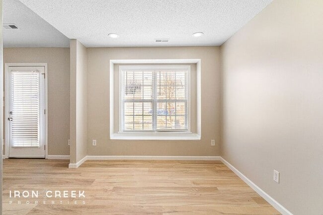 Building Photo - 89 Running Briar Rd