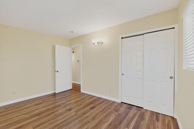 Building Photo - 1237 Pitt St NE