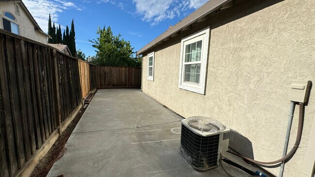 Building Photo - 5318 Pembroke Ct