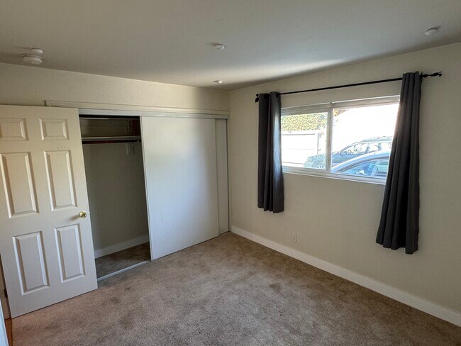 Building Photo - 10920 Apricot St