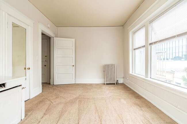 Floorplan - Avenue Building: Centrally located in University District!