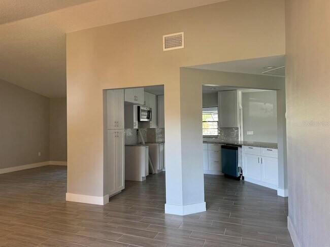 Building Photo - 5835 Colony Pl Dr