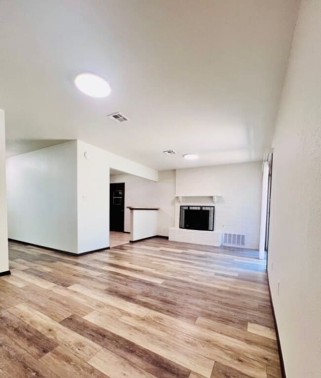 Building Photo - Very nice 3 bed 2 bath home - 1 mile from OU.