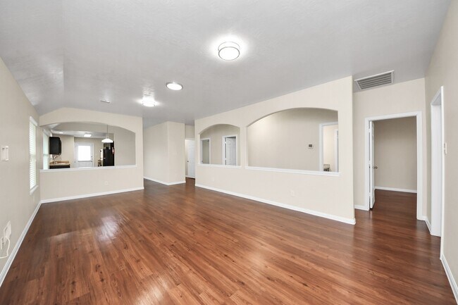 Building Photo - 819 Sun Prairie Dr