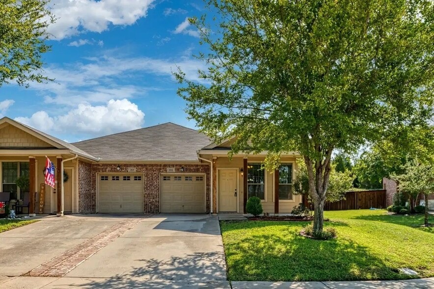 Building Photo - 393 Orbit Dr