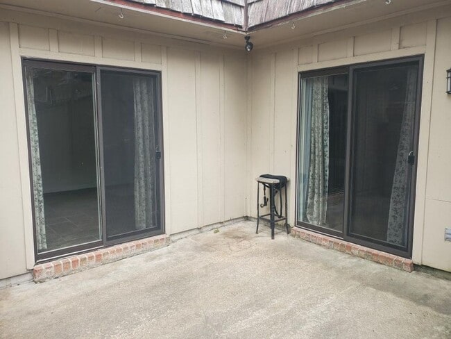 Building Photo - Sawgrass Condominium 1st Floor Unit 2 Bedroom 2 full Baths