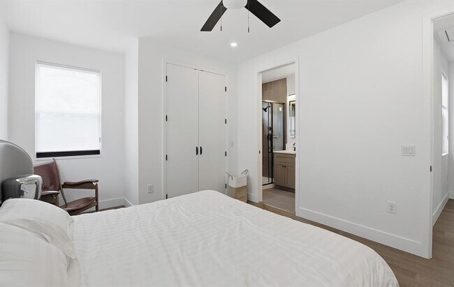 Building Photo - 1208 W Oltorf St