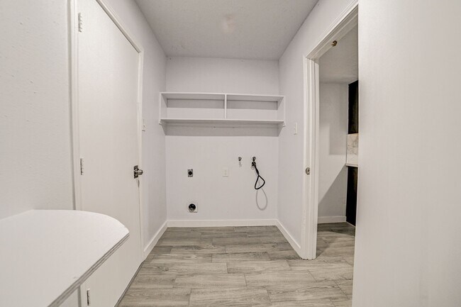 Building Photo - 3918 Cypressdale Dr