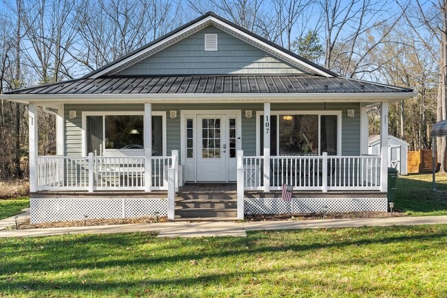 Building Photo - 3-Bedroom in Town of Farmville with One-Le...