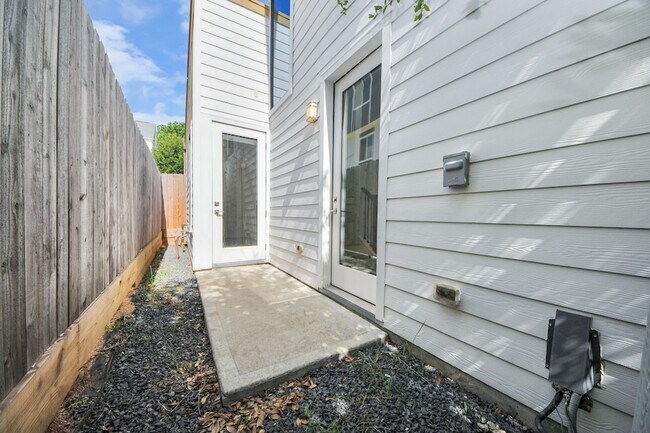 Building Photo - 1703 Cedrocanna Ln