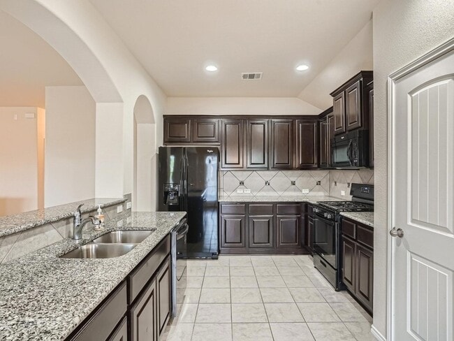 Building Photo - 120 Shiloh Cove