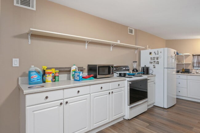 Building Photo - 346 Crescent Dr