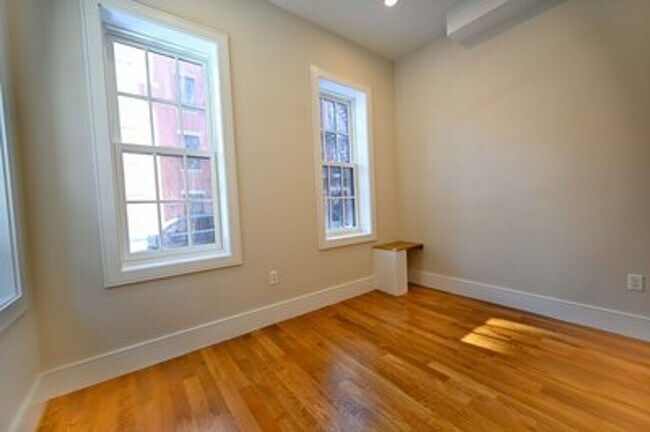Building Photo - Newly Renovated 2 bed in Bay Village.... Steps away from Chinatown