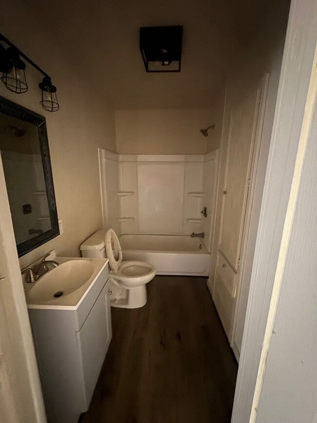 Building Photo - 2 Bedroom 1 Bath Home on 1.5 acres