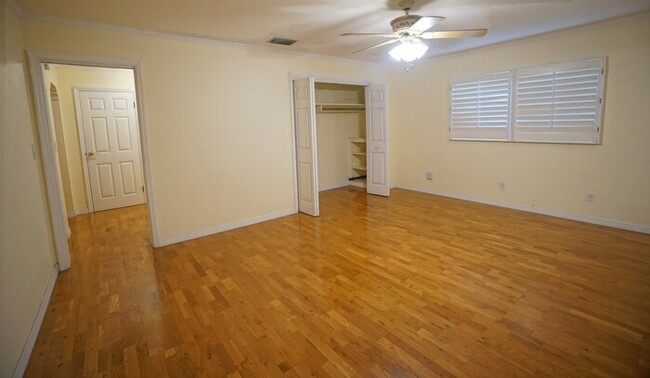 Building Photo - West Tampa Updated 3 Bed/ 2 Bath Home