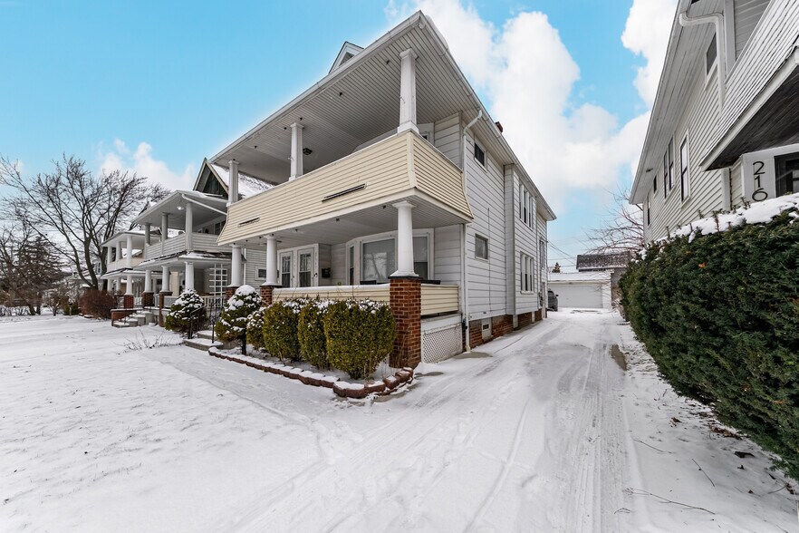 Building Photo - 2167 Carabel Ave
