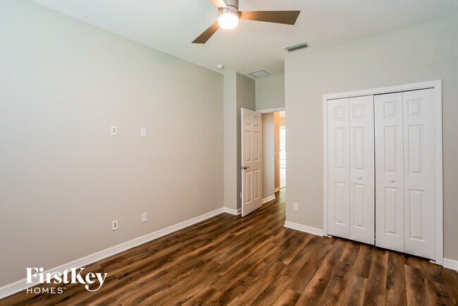 Building Photo - 12924 24th Ct E