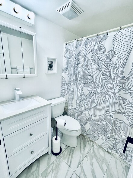 Bathroom - 4158 Tamiami Trl