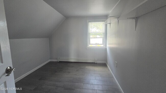 Building Photo - 601 River Ave