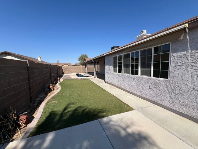 Building Photo - 3 BEDROOM HOME IN THE FOOTHILLS WITH A SPA!
