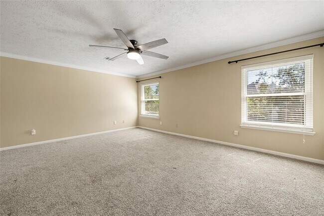 Building Photo - 2645 Lakeway Dr