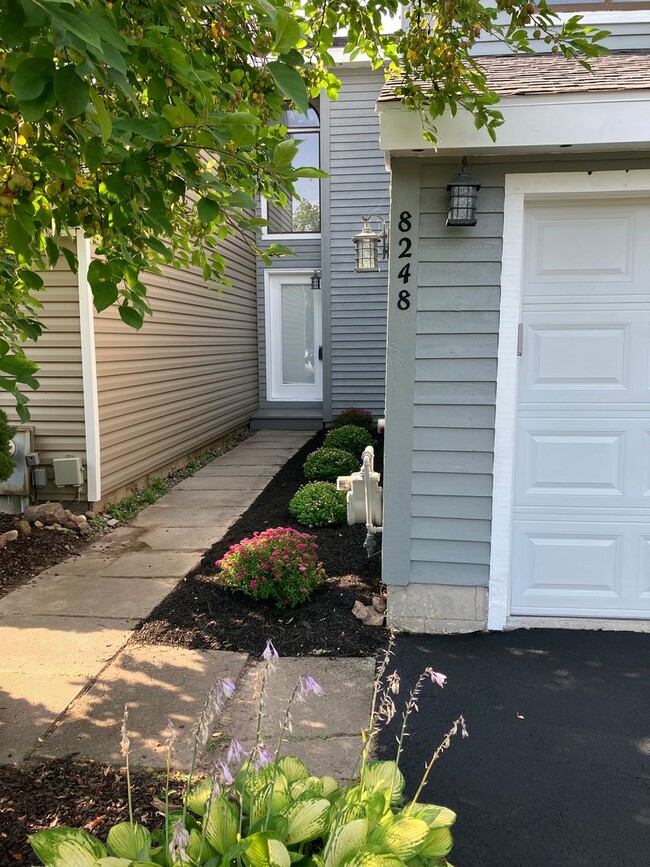 Building Photo - Comfortable, All-New Liverpool TownHome