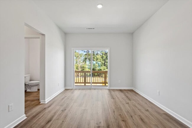 Building Photo - 372 Chesapeake Cmns St