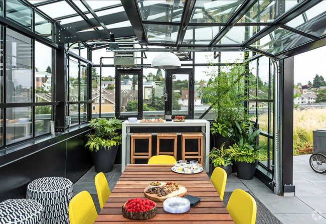 A plant lovers dream! Great space for entertaining guests and meeting up with your favorite neighbors. - Muir