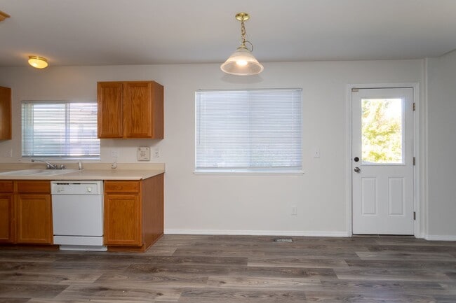 Building Photo - Spacious 4-Bedroom Home with Walk-Out Basement!