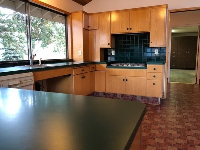 Building Photo - 7730 SW Eaker Pl