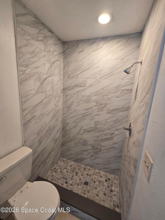 Building Photo - 771 Onyx Dr NE